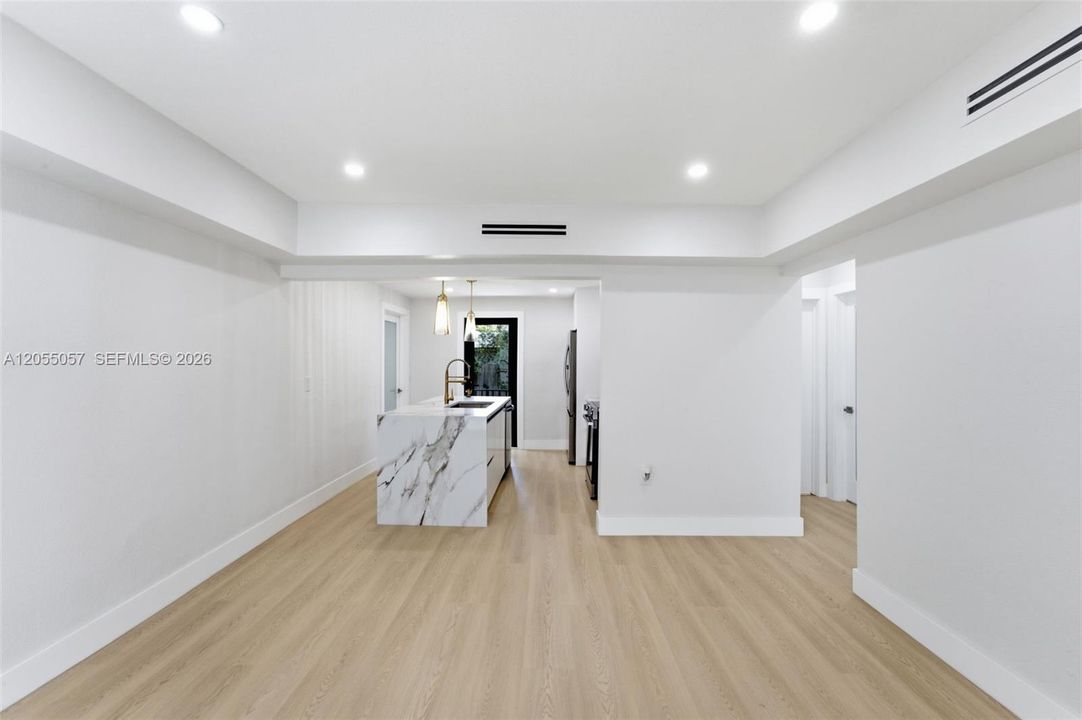 En Venta: $550,000 (3 camas, 2 baños, 1214 Pies cuadrados)