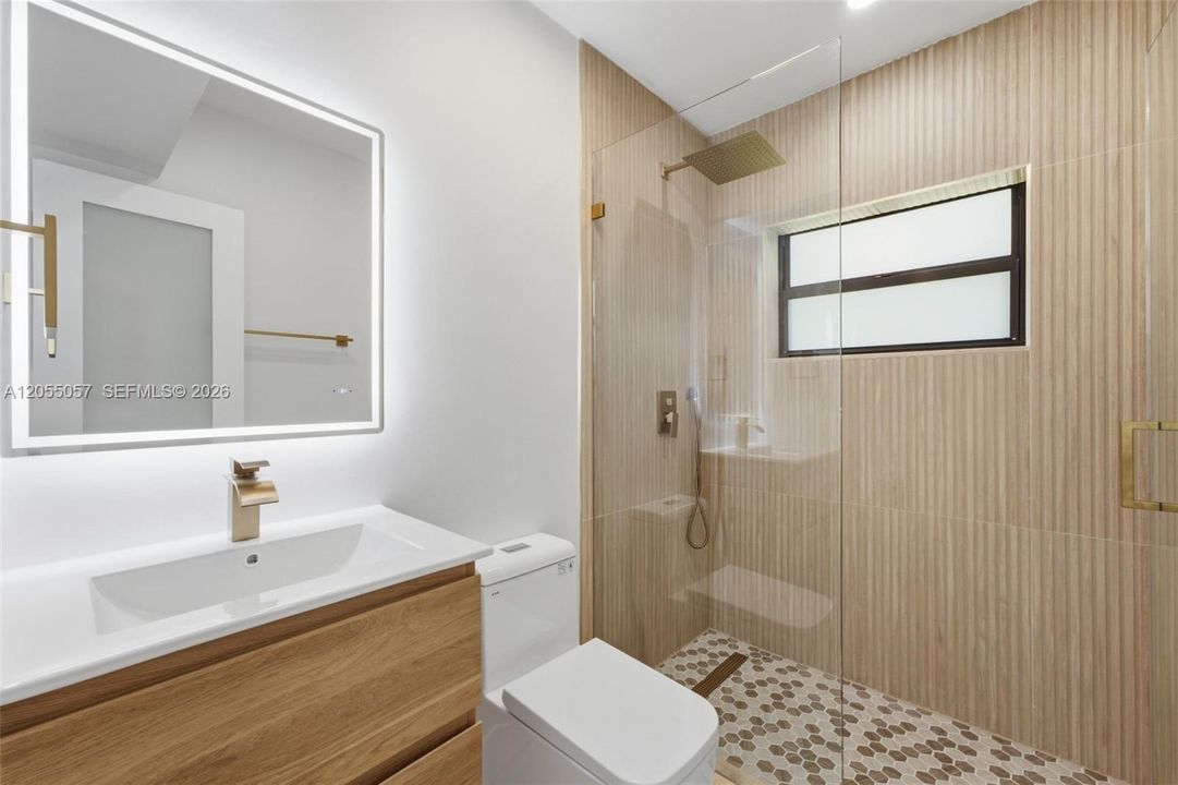 En Venta: $550,000 (3 camas, 2 baños, 1214 Pies cuadrados)