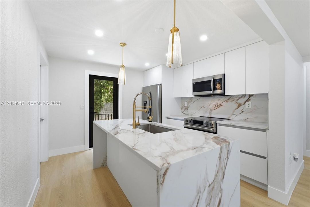 En Venta: $550,000 (3 camas, 2 baños, 1214 Pies cuadrados)
