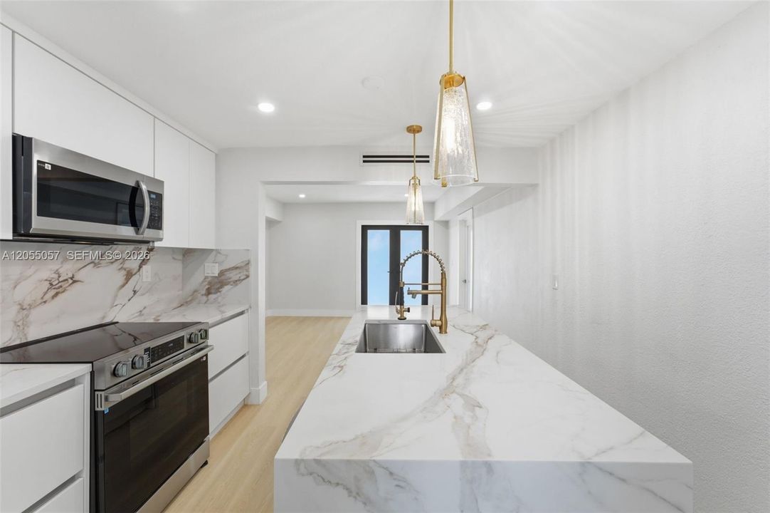 En Venta: $550,000 (3 camas, 2 baños, 1214 Pies cuadrados)