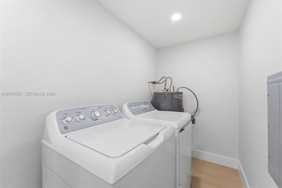 En Venta: $550,000 (3 camas, 2 baños, 1214 Pies cuadrados)
