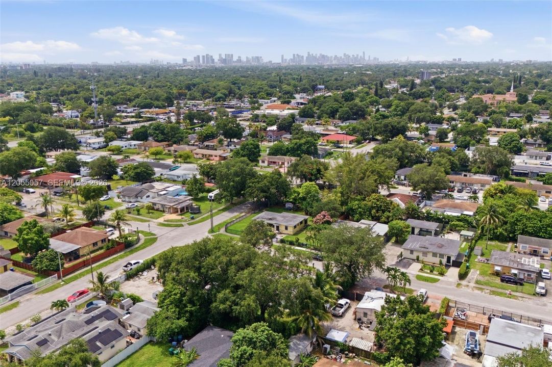 En Venta: $550,000 (3 camas, 2 baños, 1214 Pies cuadrados)