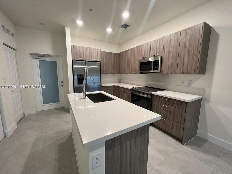 For Rent: $3,300 (3 beds, 2 baths, 1124 Square Feet)