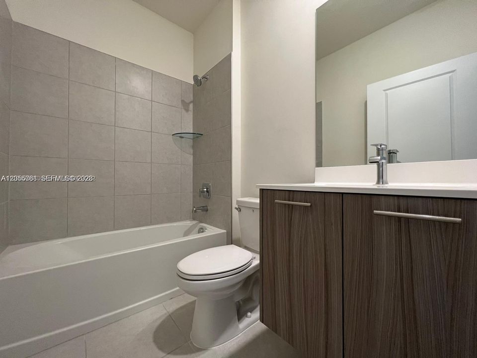 For Rent: $3,300 (3 beds, 2 baths, 1124 Square Feet)