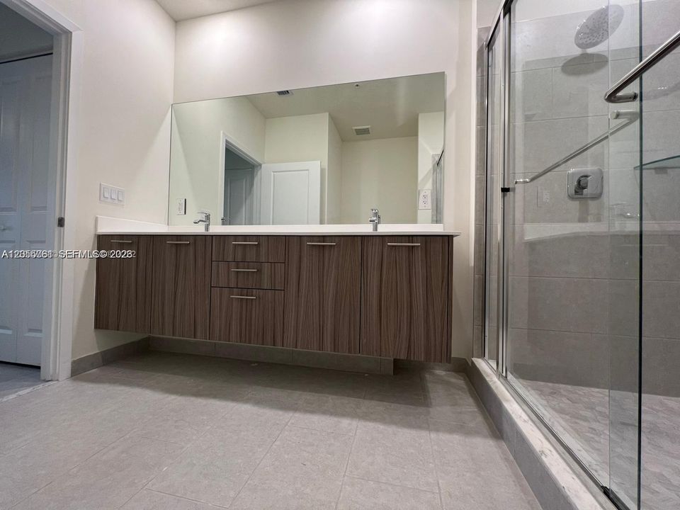 For Rent: $3,300 (3 beds, 2 baths, 1124 Square Feet)