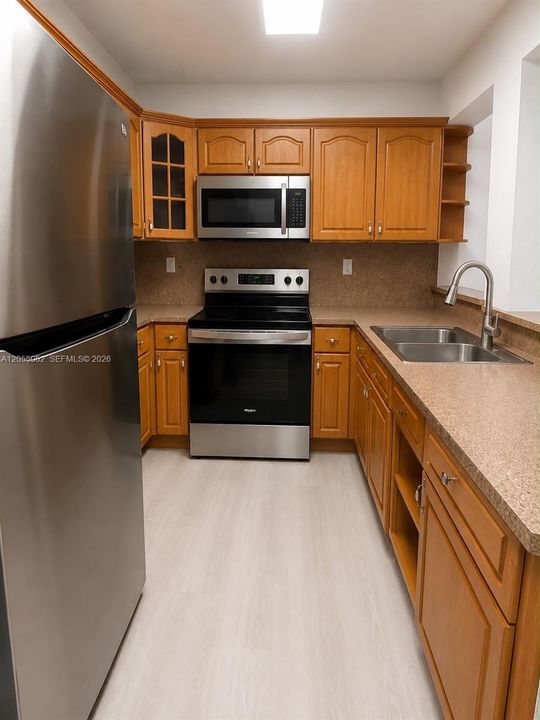 For Rent: $2,350 (2 beds, 2 baths, 996 Square Feet)