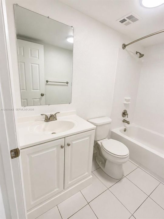 For Rent: $2,350 (2 beds, 2 baths, 996 Square Feet)