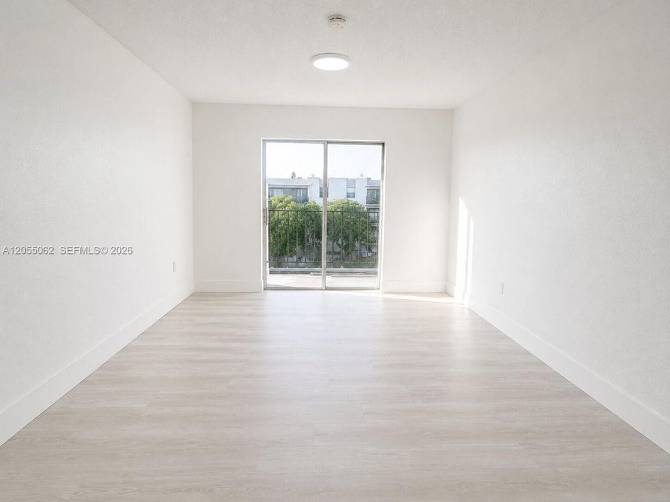 For Rent: $2,350 (2 beds, 2 baths, 996 Square Feet)