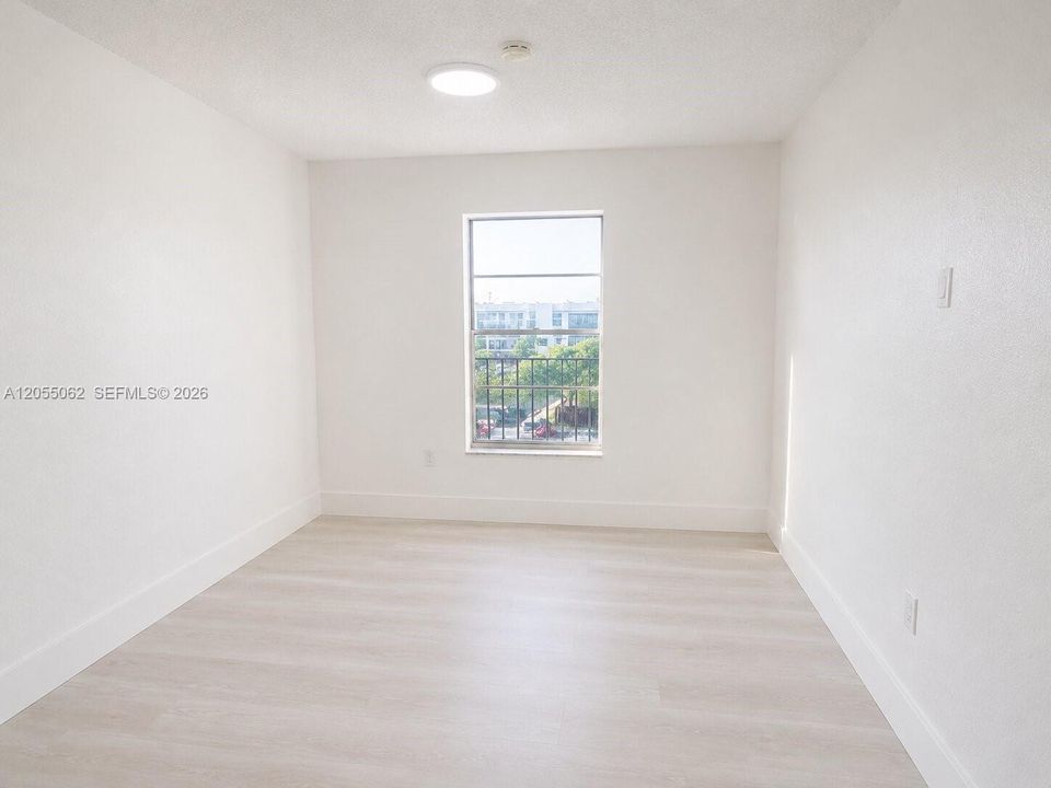 For Rent: $2,350 (2 beds, 2 baths, 996 Square Feet)