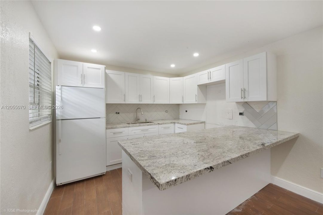 For Rent: $2,250 (2 beds, 1 baths, 680 Square Feet)