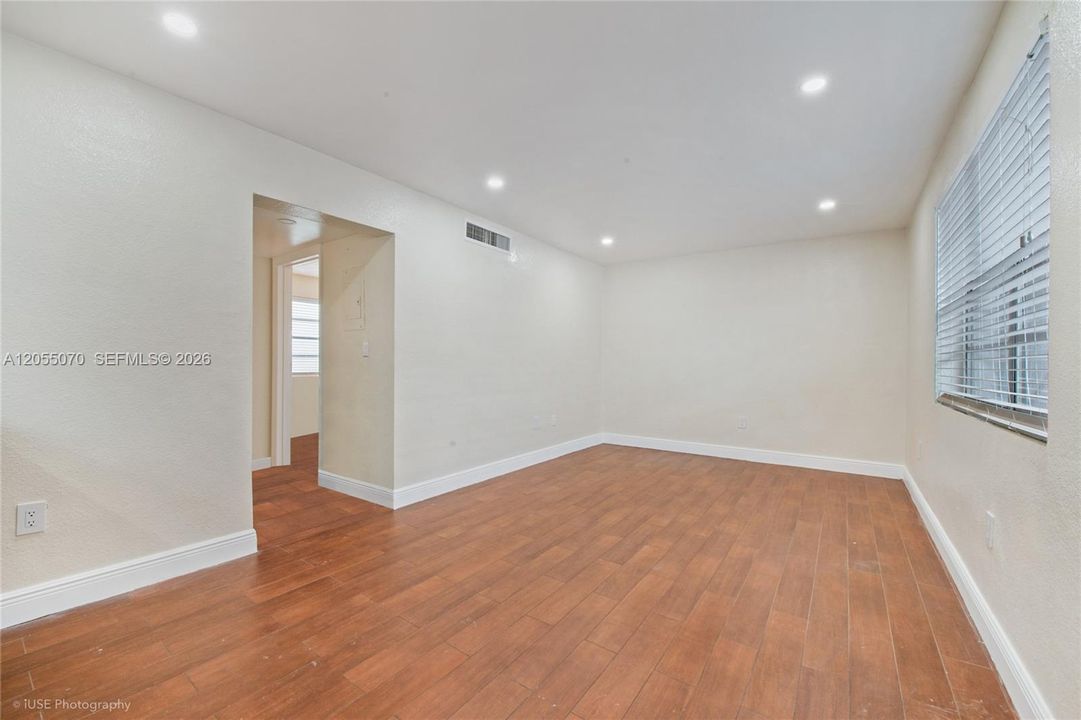 For Rent: $2,250 (2 beds, 1 baths, 680 Square Feet)