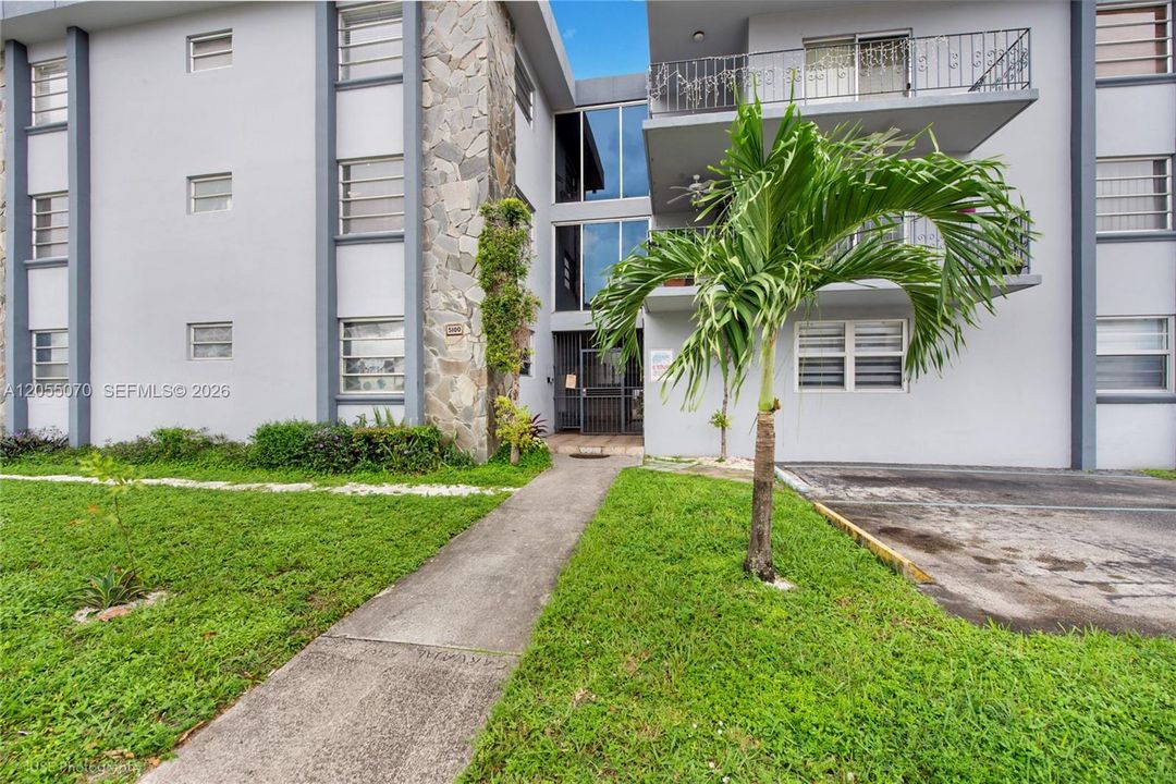 For Rent: $2,250 (2 beds, 1 baths, 680 Square Feet)