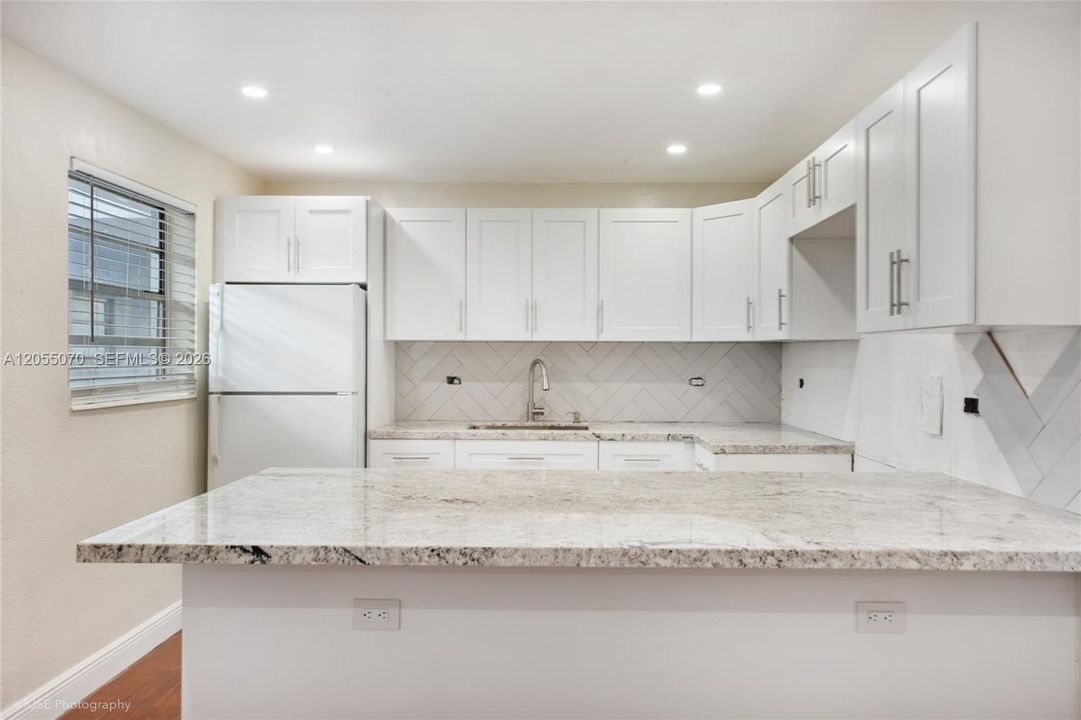For Rent: $2,250 (2 beds, 1 baths, 680 Square Feet)