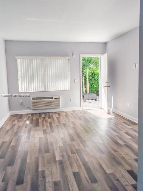 В аренду: $1,525 (0 спален, 1 ванн, 420 Квадратных фут)