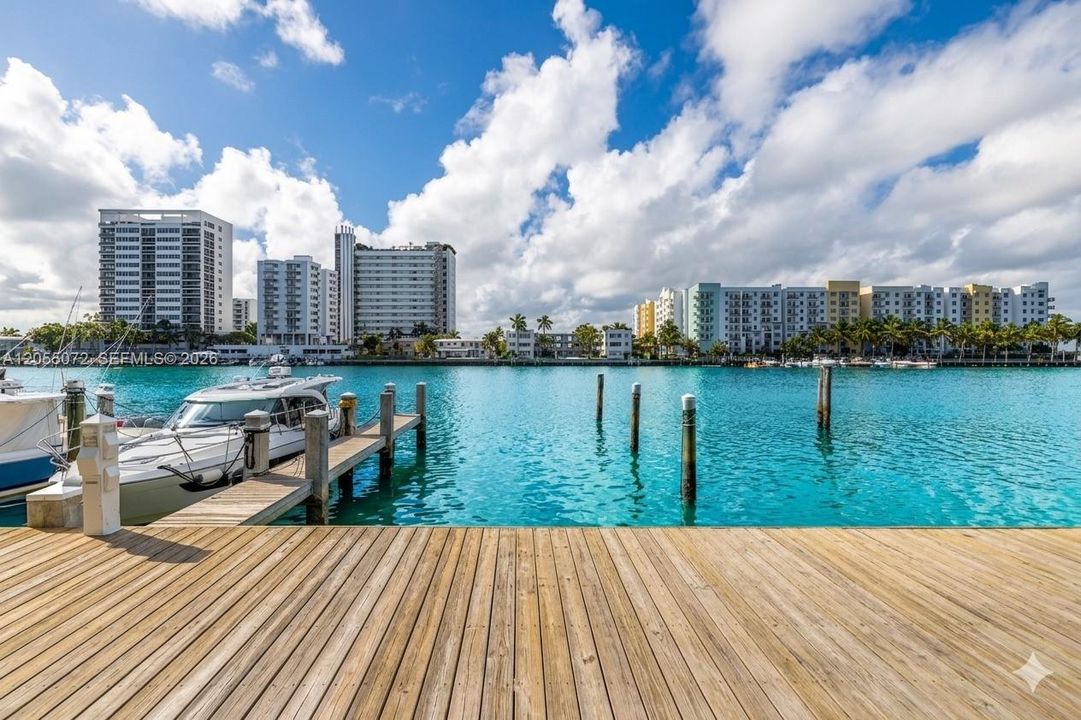 На продажу: $1,750,000 (4 спален, 3 ванн, 2496 Квадратных фут)
