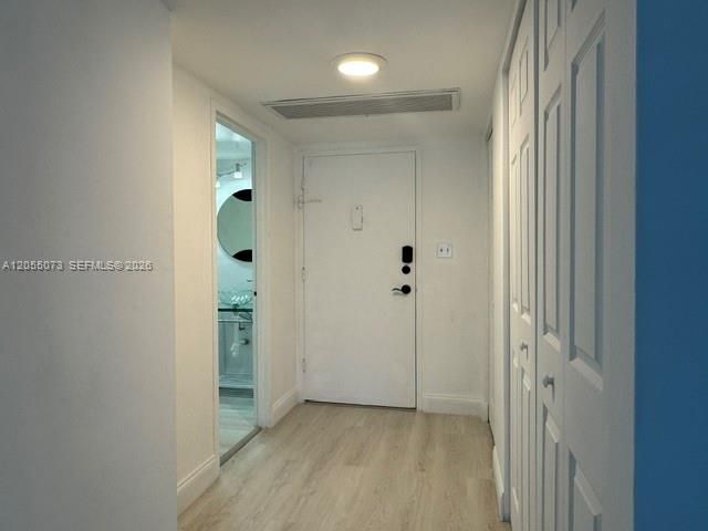 В аренду: $3,300 (1 спален, 1 ванн, 980 Квадратных фут)