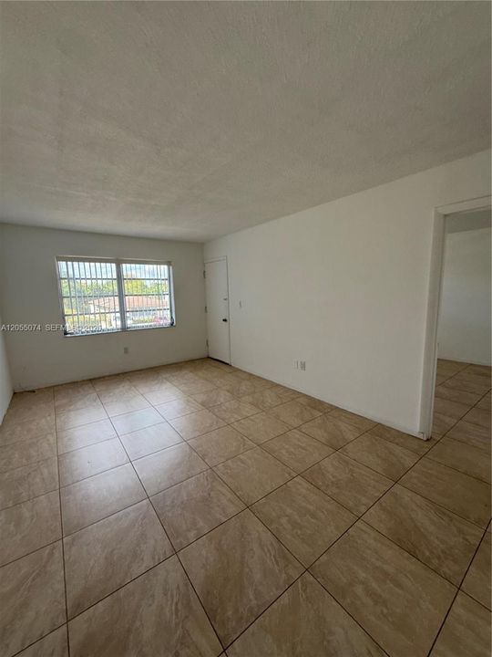 В аренду: $1,795 (1 спален, 1 ванн, 700 Квадратных фут)