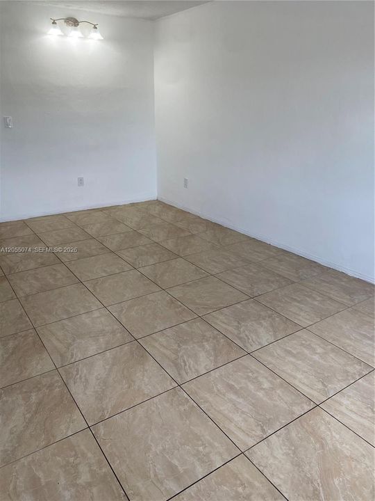 В аренду: $1,795 (1 спален, 1 ванн, 700 Квадратных фут)