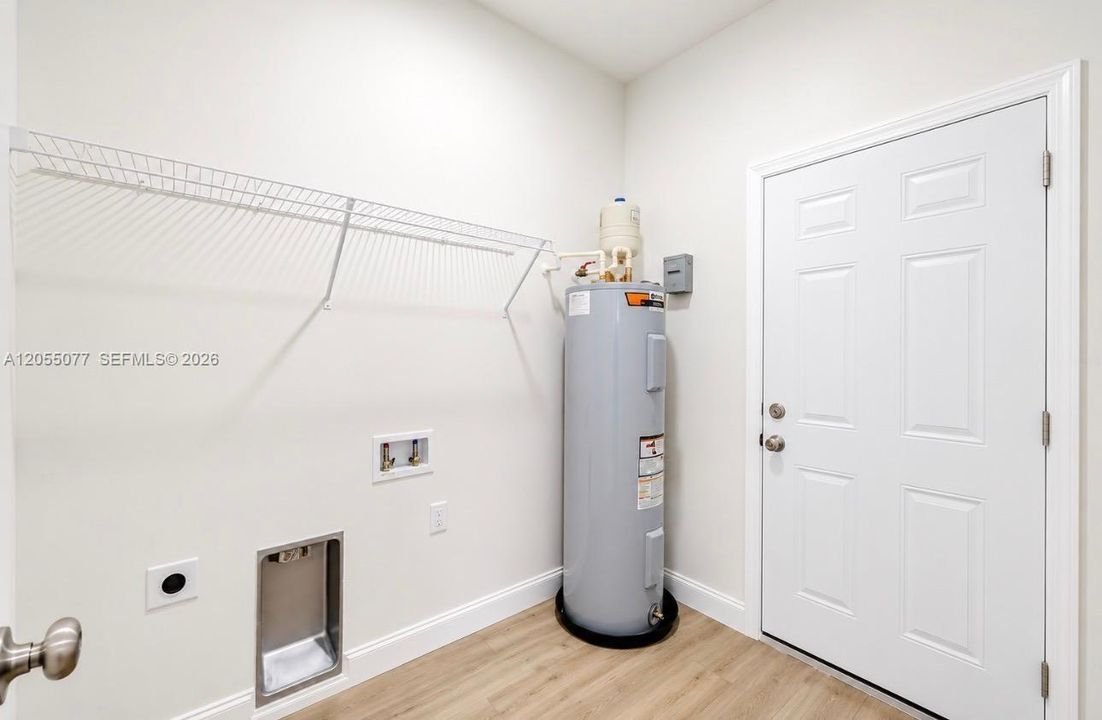 For Sale: $379,999 (3 beds, 2 baths, 1453 Square Feet)