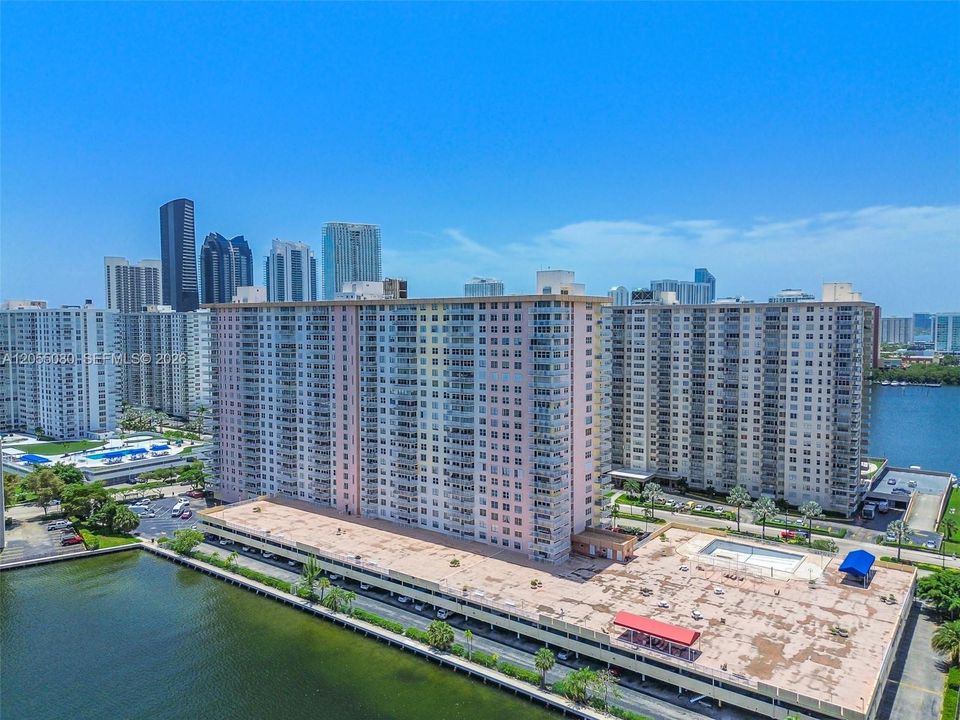 На продажу: $969,000 (3 спален, 3 ванн, 1890 Квадратных фут)