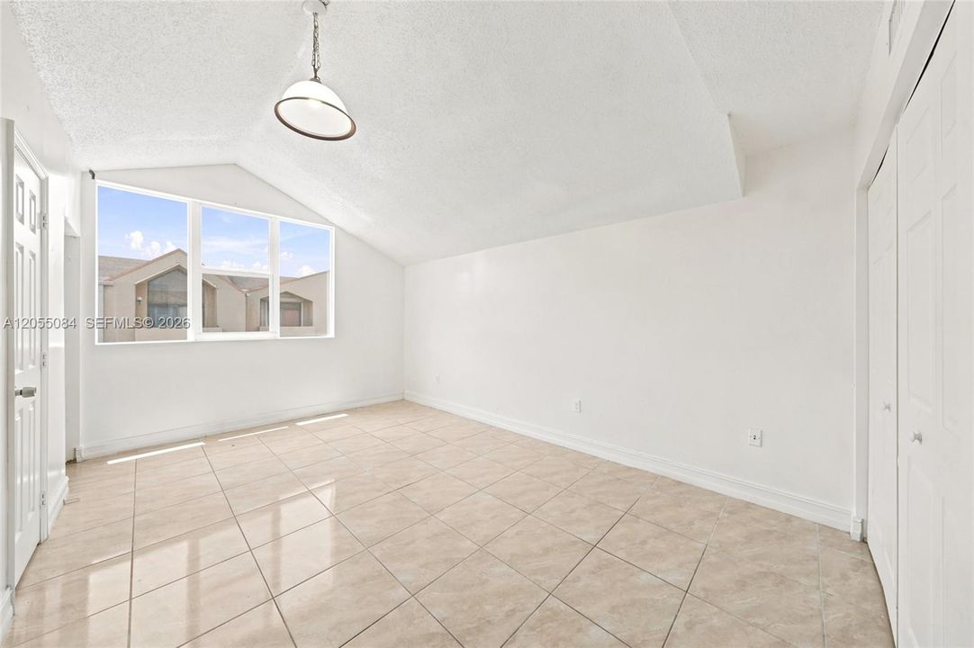 For Sale: $375,000 (3 beds, 2 baths, 1030 Square Feet)