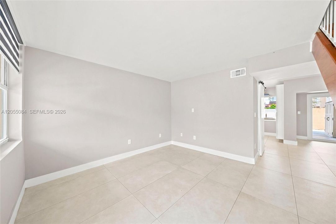 For Sale: $375,000 (3 beds, 2 baths, 1030 Square Feet)