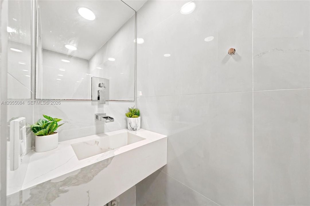 For Sale: $375,000 (3 beds, 2 baths, 1030 Square Feet)