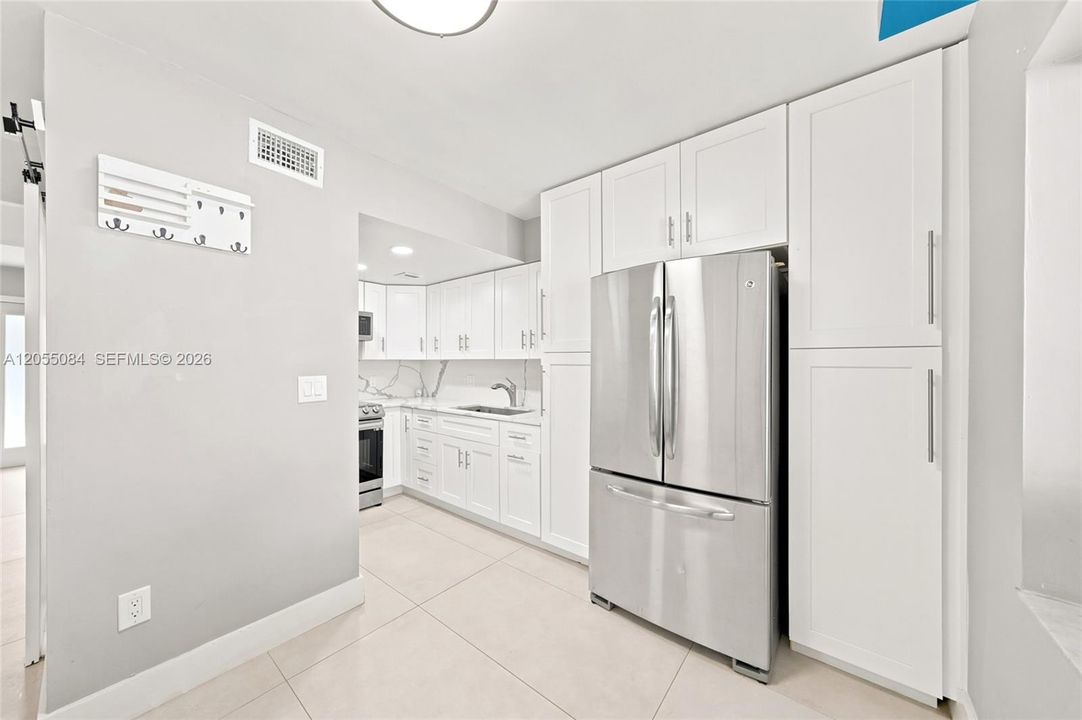 For Sale: $375,000 (3 beds, 2 baths, 1030 Square Feet)