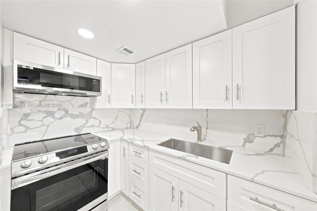 For Sale: $375,000 (3 beds, 2 baths, 1030 Square Feet)