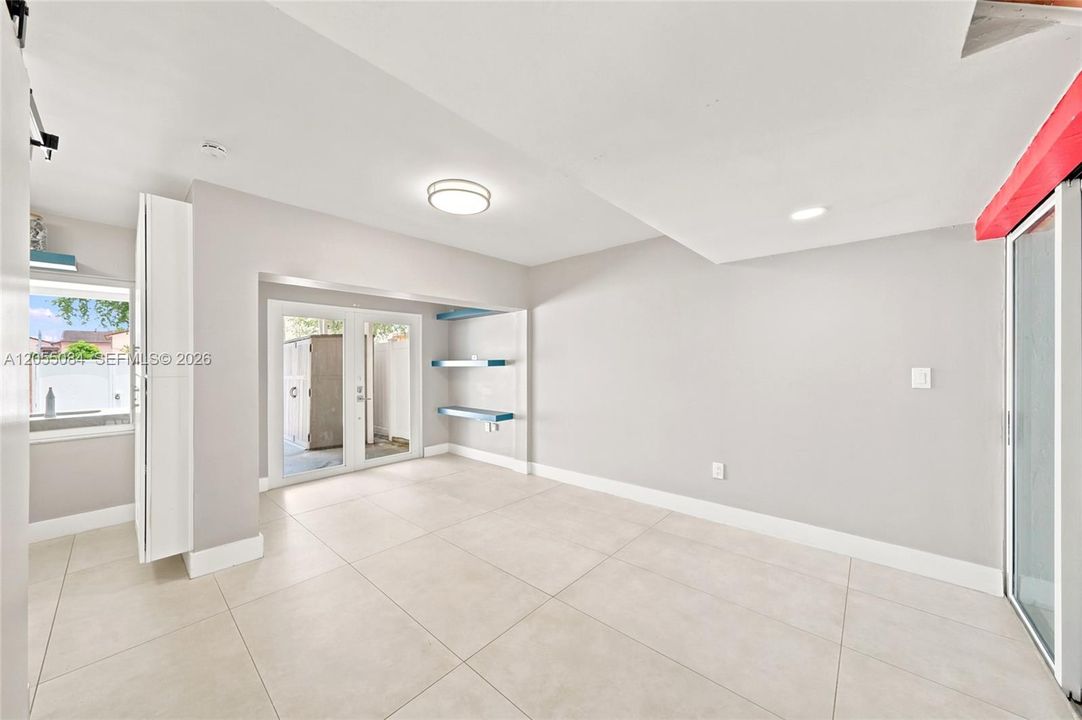 For Sale: $375,000 (3 beds, 2 baths, 1030 Square Feet)