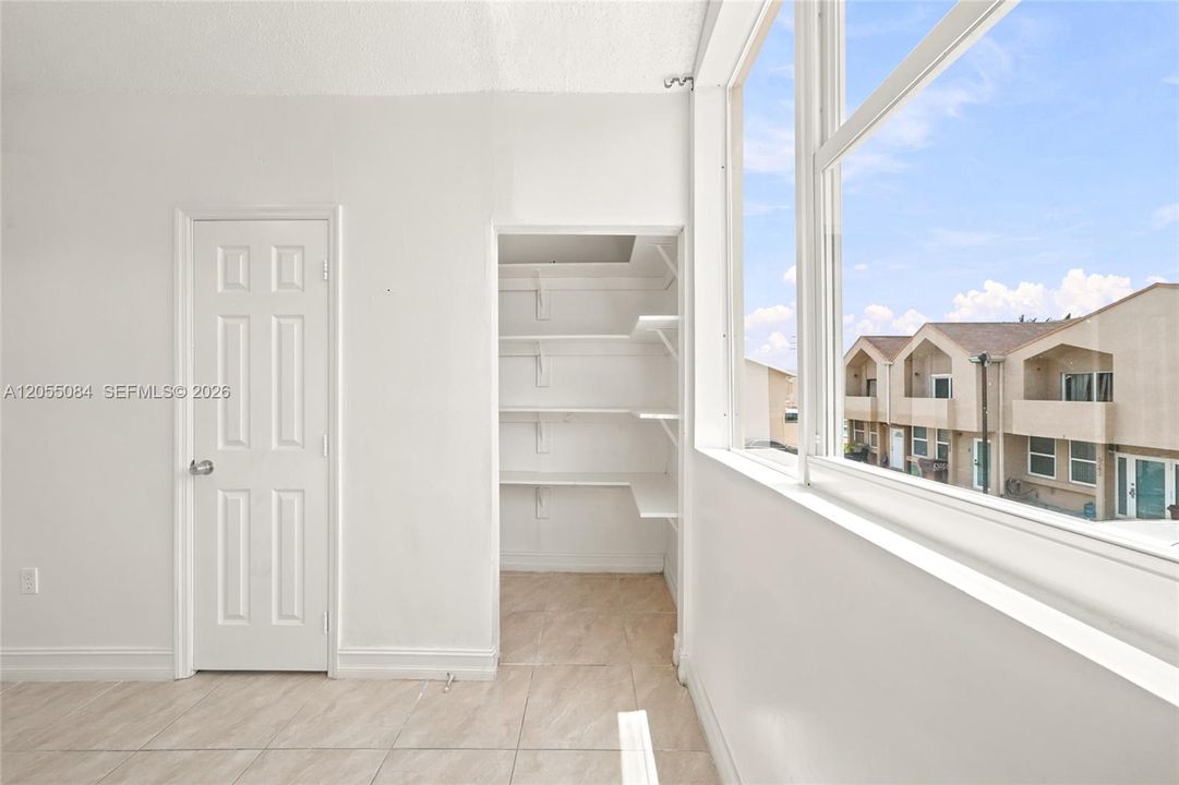 For Sale: $375,000 (3 beds, 2 baths, 1030 Square Feet)