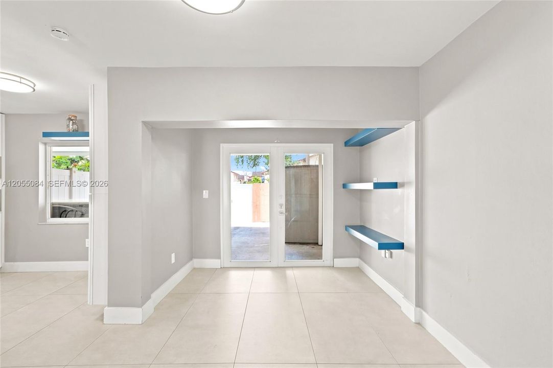 For Sale: $375,000 (3 beds, 2 baths, 1030 Square Feet)