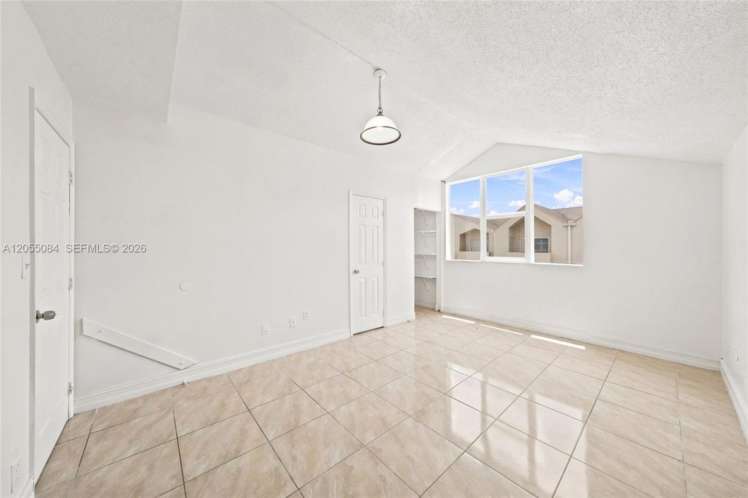 For Sale: $375,000 (3 beds, 2 baths, 1030 Square Feet)