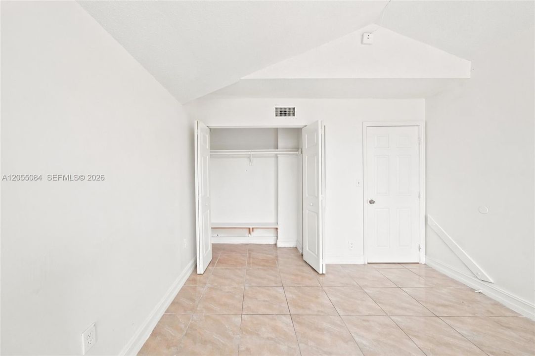 For Sale: $375,000 (3 beds, 2 baths, 1030 Square Feet)