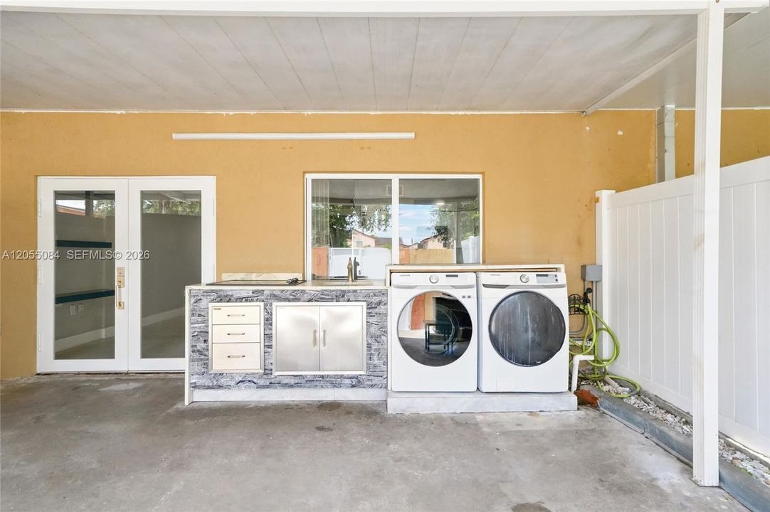 For Sale: $375,000 (3 beds, 2 baths, 1030 Square Feet)