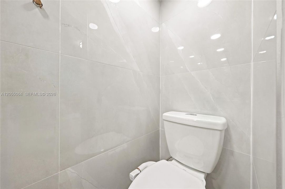 For Sale: $375,000 (3 beds, 2 baths, 1030 Square Feet)