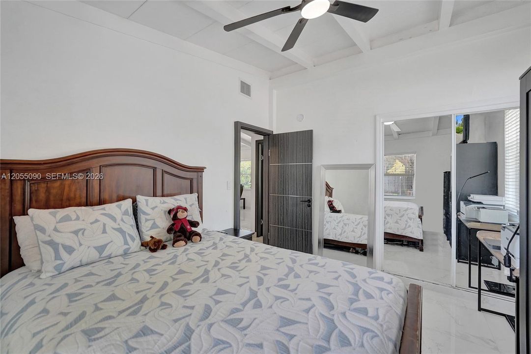 En Venta: $639,900 (4 camas, 3 baños, 1436 Pies cuadrados)