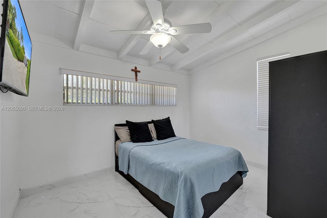 En Venta: $639,900 (4 camas, 3 baños, 1436 Pies cuadrados)