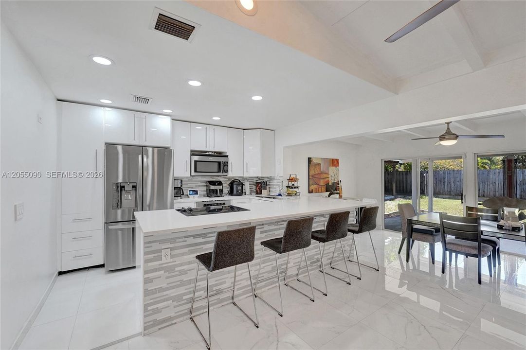 En Venta: $639,900 (4 camas, 3 baños, 1436 Pies cuadrados)