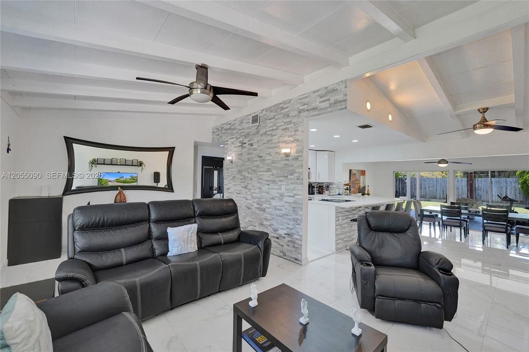 En Venta: $639,900 (4 camas, 3 baños, 1436 Pies cuadrados)