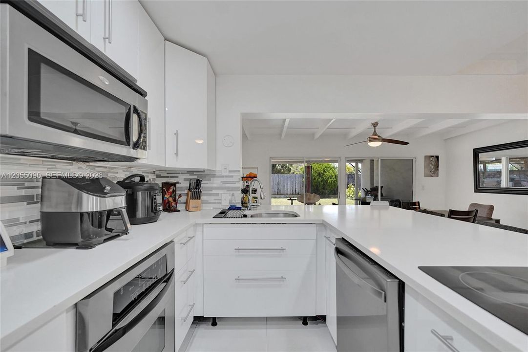 En Venta: $639,900 (4 camas, 3 baños, 1436 Pies cuadrados)