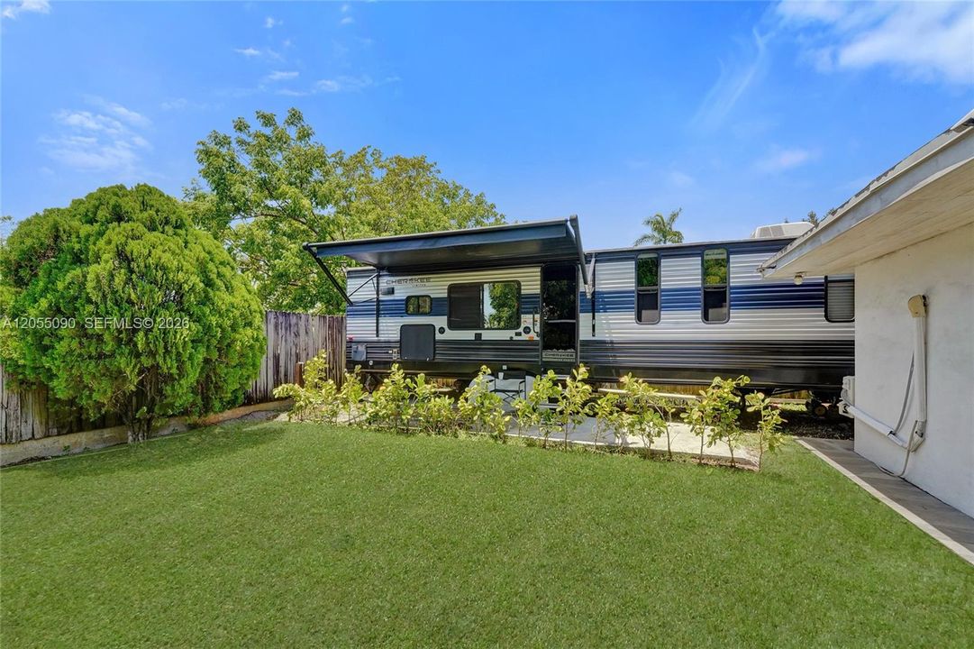 En Venta: $639,900 (4 camas, 3 baños, 1436 Pies cuadrados)