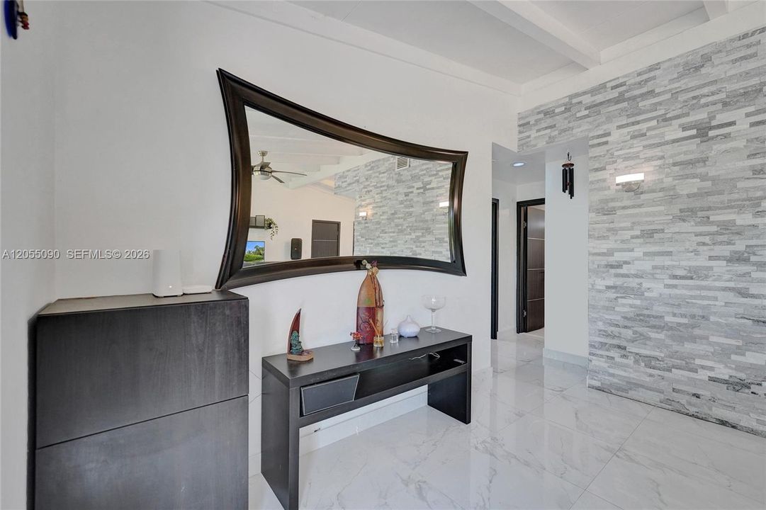 En Venta: $639,900 (4 camas, 3 baños, 1436 Pies cuadrados)