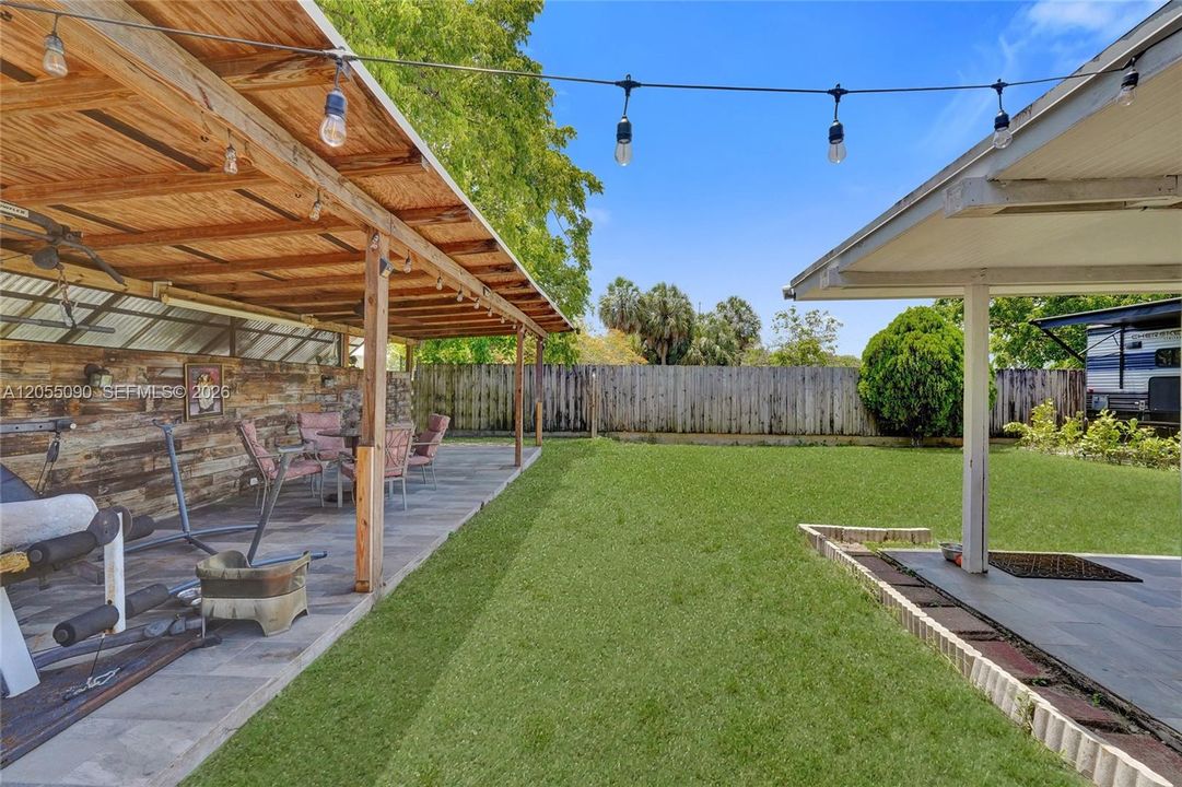 En Venta: $639,900 (4 camas, 3 baños, 1436 Pies cuadrados)