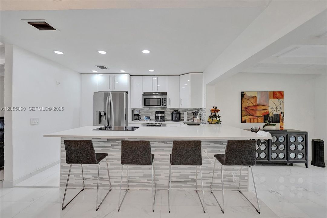 En Venta: $639,900 (4 camas, 3 baños, 1436 Pies cuadrados)