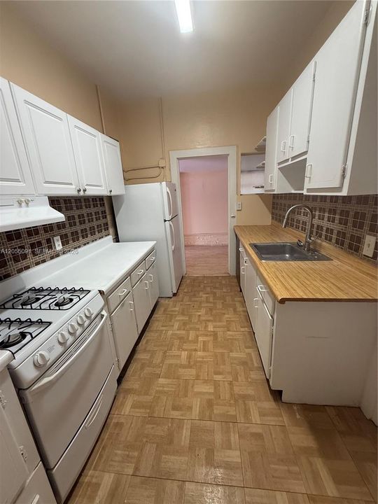 В аренду: $4,600 (3 спален, 2 ванн, 1439 Квадратных фут)
