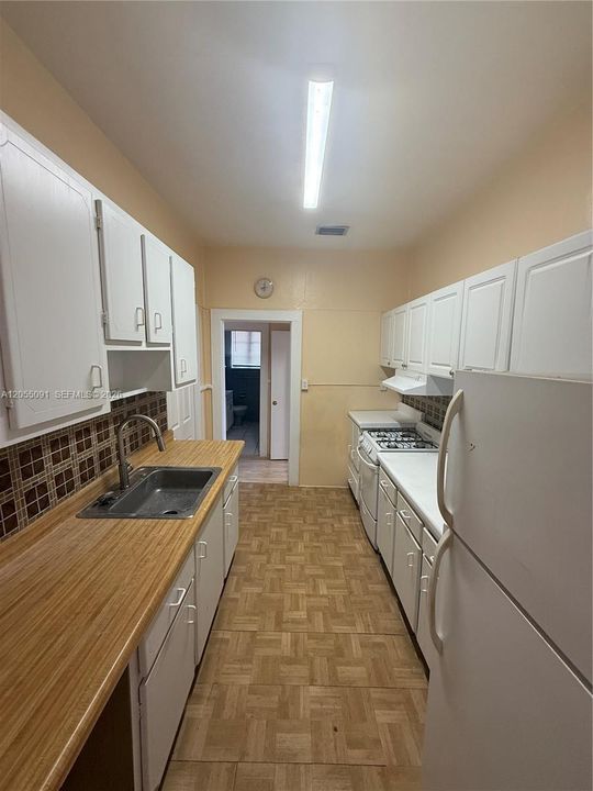 В аренду: $4,600 (3 спален, 2 ванн, 1439 Квадратных фут)