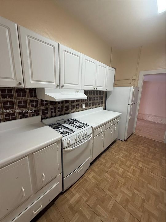 В аренду: $4,600 (3 спален, 2 ванн, 1439 Квадратных фут)