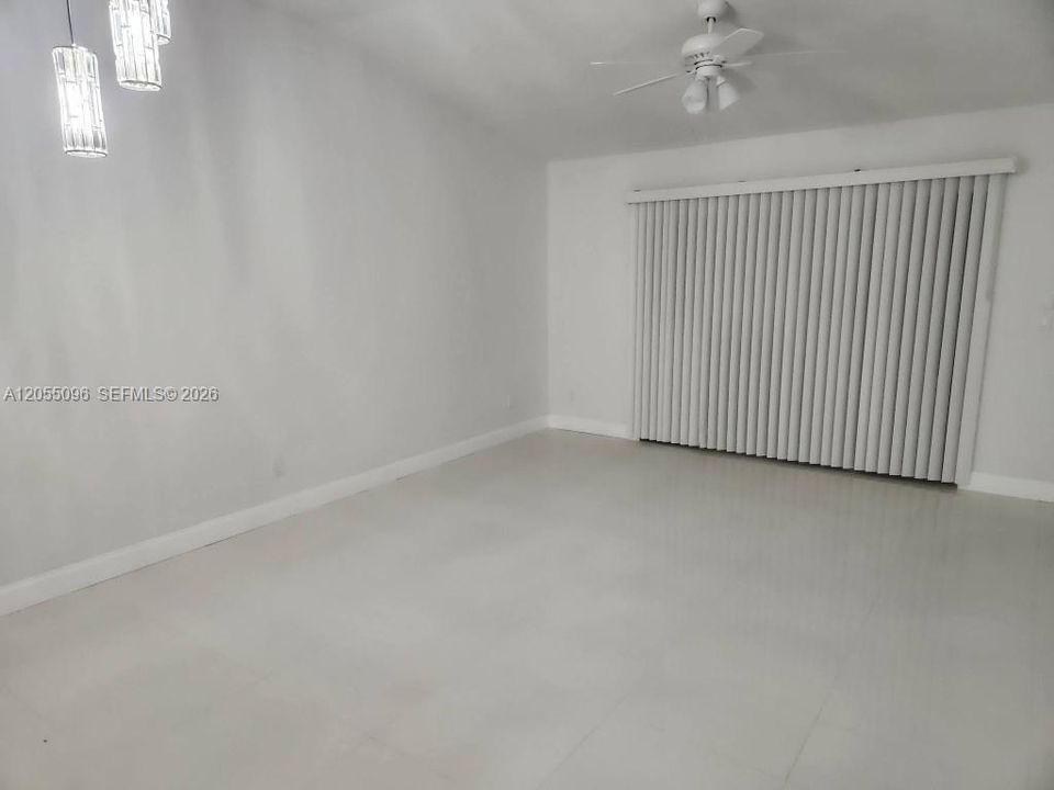 For Sale: $359,000 (2 beds, 2 baths, 856 Square Feet)