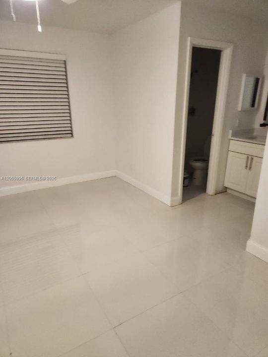 For Sale: $359,000 (2 beds, 2 baths, 856 Square Feet)